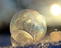 冬季独特有意境的美景-冰晶泡泡高清唯美桌面图片