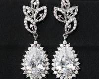 配饰价格都漂亮闪闪发亮的水晶钻石耳环图片