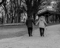 情侣散步背影图片 两个人散步的背影图片