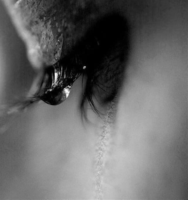 敏敏: 从不会有人阻止你的眼泪落下-唯美图片-日出个性网(www.richu.