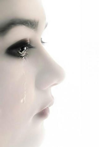 女生侧面流泪唯美图片