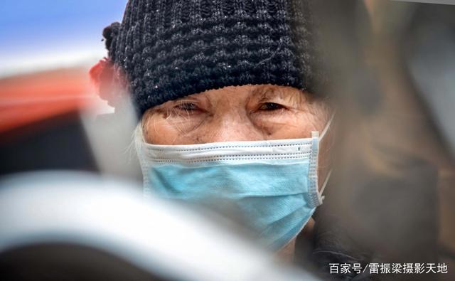时亊改变人生,战疫时期,戴口罩的92岁老奶奶