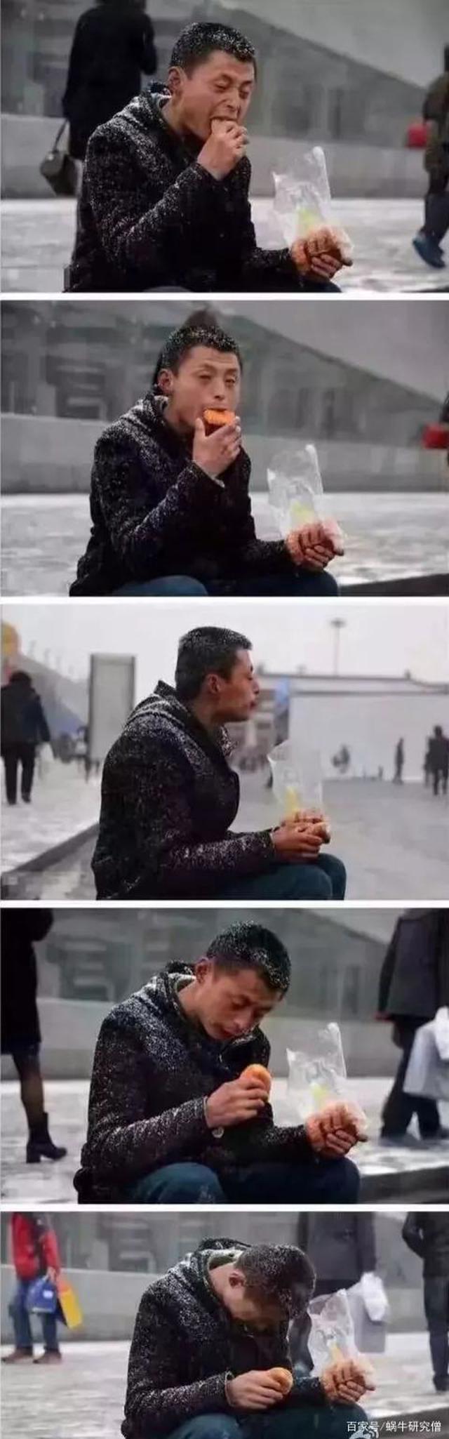 那男人好可怜啊,一个人坐在雪地里哭泣