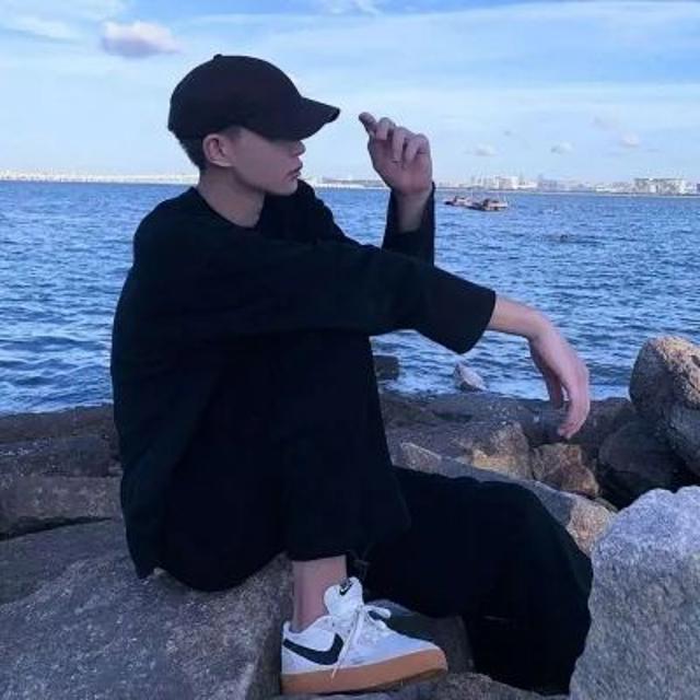 让人掉眼泪的失恋男生伤感头像 你担心的所有事都只是虚惊一场-腾牛个