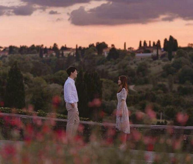 浪漫的傍晚夕阳唯美甜美情侣摄影图片