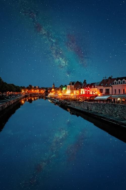 深夜的光鲜亮丽城市忧伤唯美风景意境海报图片