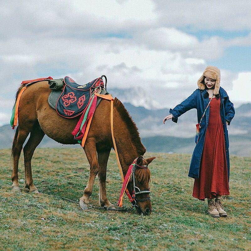 领略草原风光的美女风景美照图片大全
