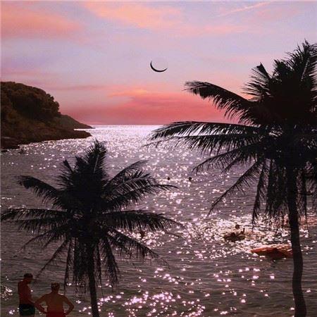 弯弯月牙唯美粉色滤镜壁纸图片