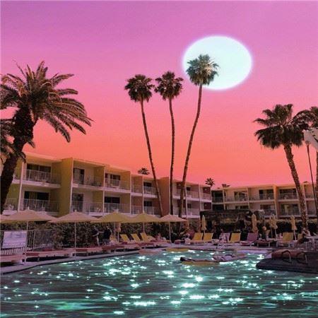 弯弯月牙唯美粉色滤镜壁纸图片