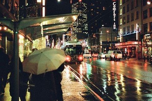 夜色下的城市风景街道唯美图片