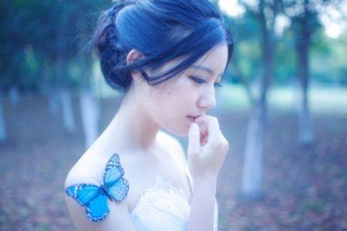 好看的女生花海中唯美意境高清头像图片