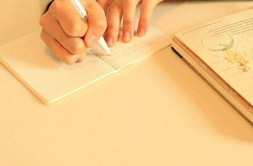 文艺淡雅的笔记本摆拍唯美图片大全