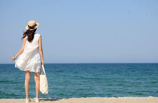 清新唯美的女生海边背景伤感个性qq图片