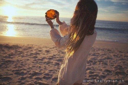 清新唯美的女生海边背景伤感个性qq图片