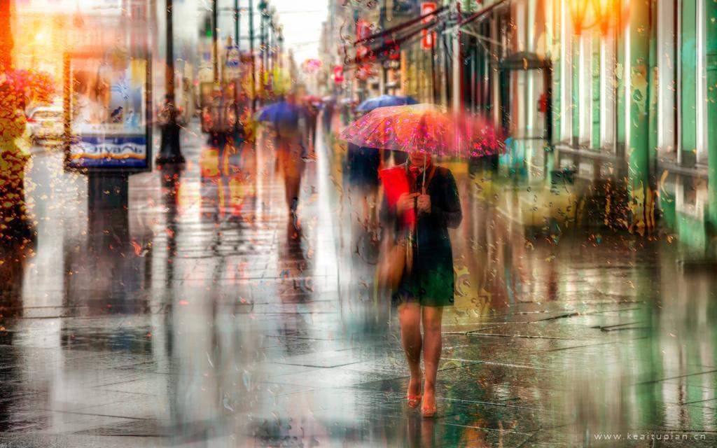 一起撑伞走过圣彼得堡的雨天图片壁纸大全