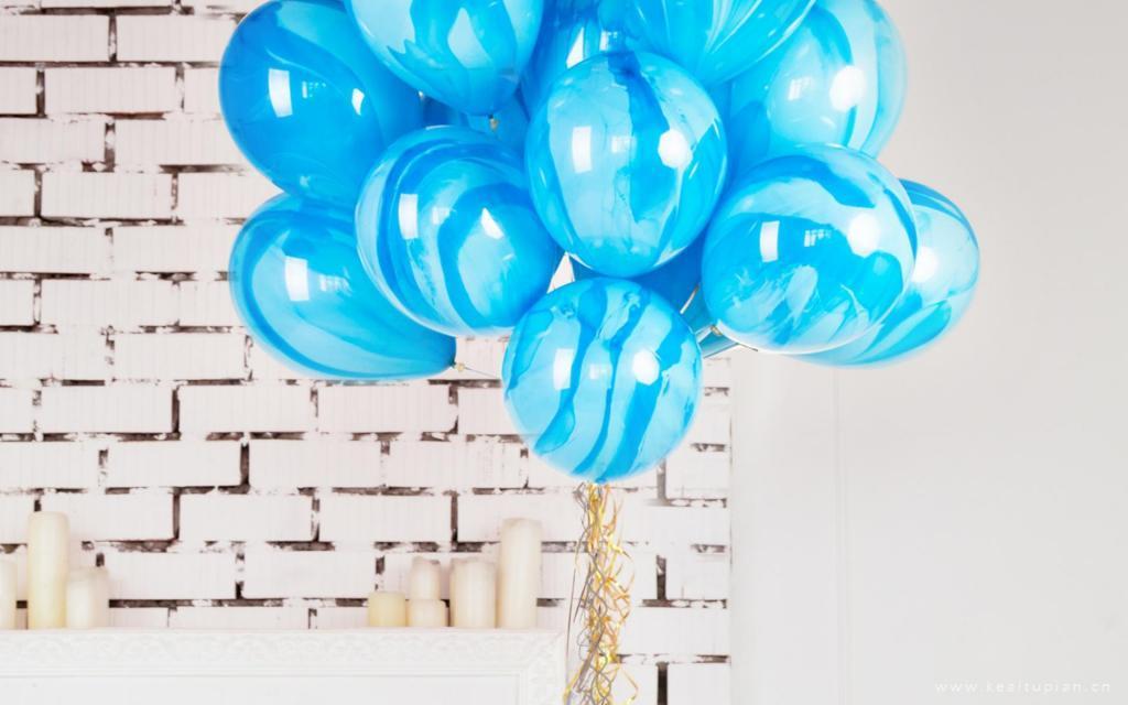 色彩鲜艳的气球唯美桌面壁纸图片