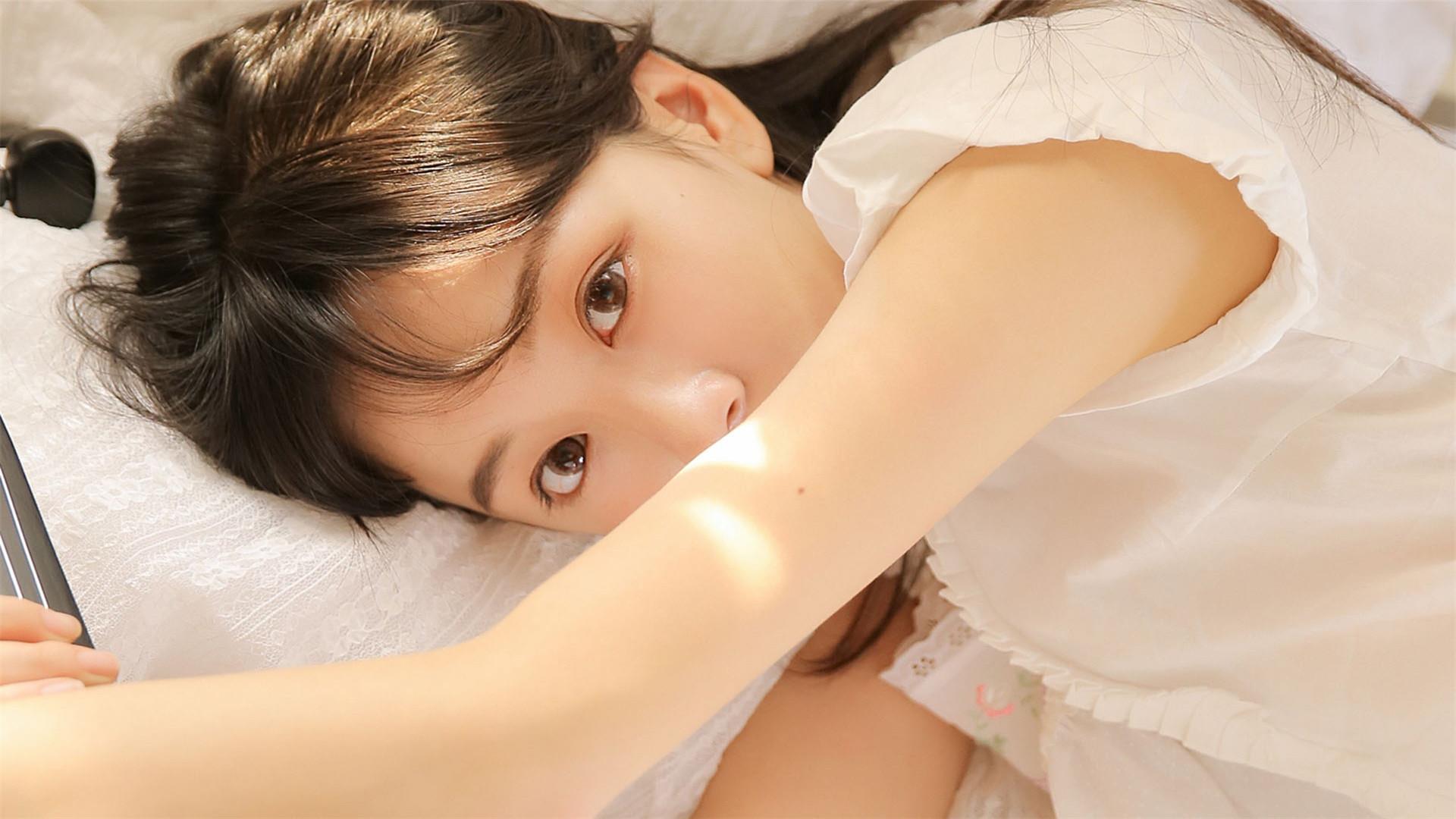 好看清纯美女无辜可爱高清图片桌面壁纸