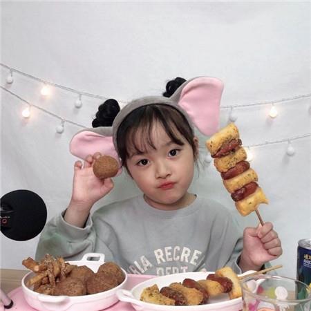 超级可爱萌娃逗人会心一笑高清朋友圈背景图片