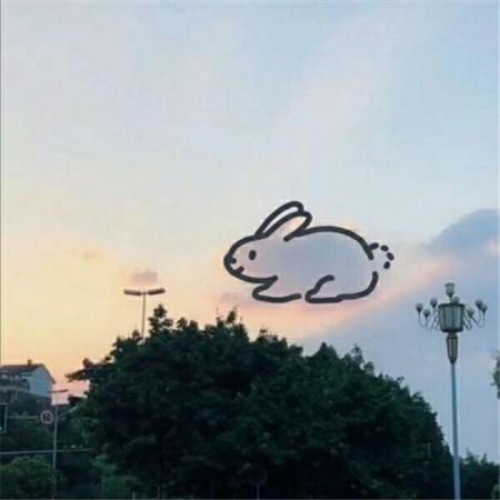 超可爱白云照片与卡通画结合想象力奇妙图片