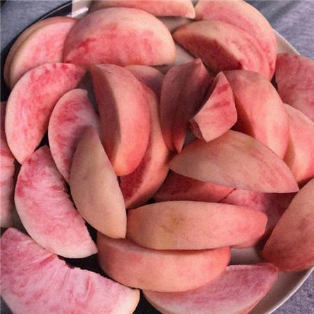 可爱粉色水嫩桃子空间背景素材 夏日的遗憾会被秋风温柔化解图片