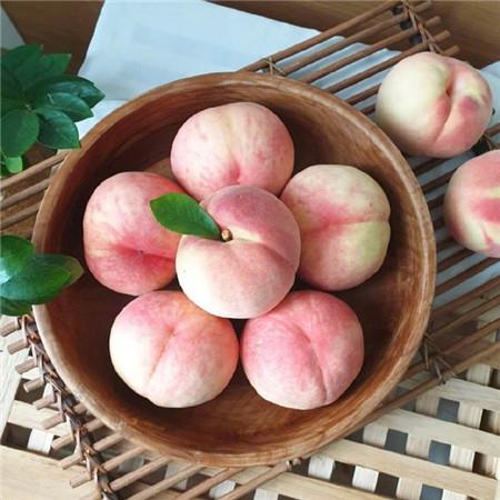 可爱粉色水嫩桃子空间背景素材 夏日的遗憾会被秋风温柔化解图片