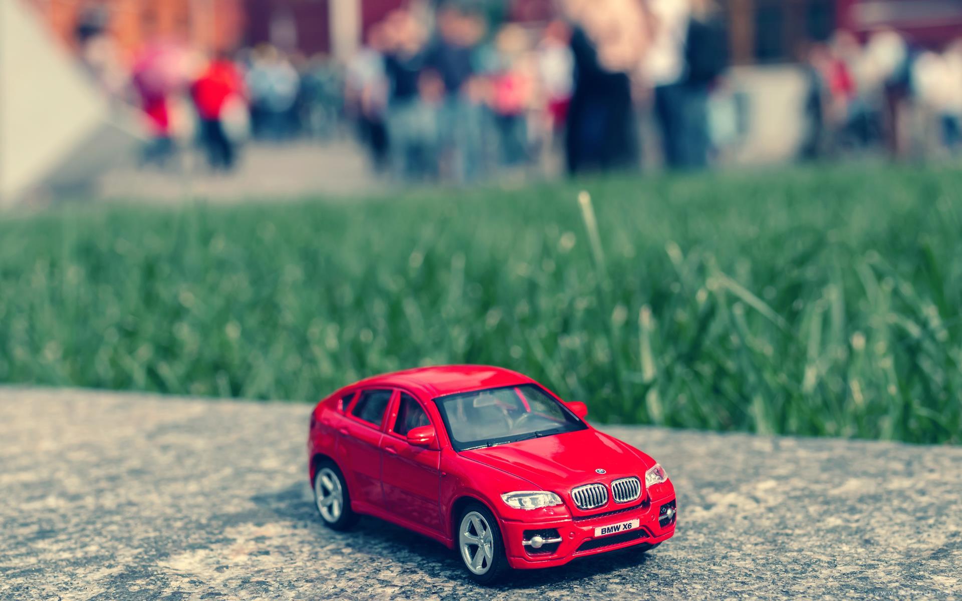 小巧迷你的小汽车模型玩具高清壁纸图片