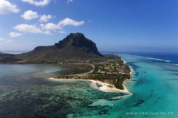 高清壮观的海底瀑布风景壁纸图片