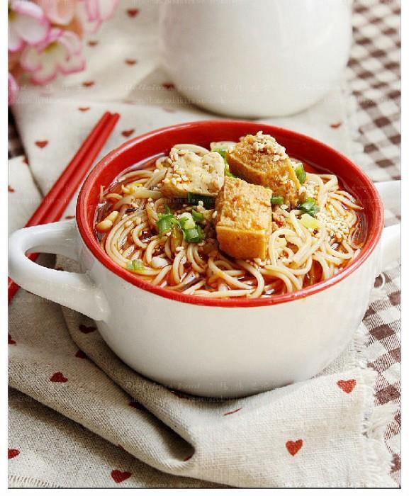 听说生日都要吃诱人的面条，我多希望亲手给你做一碗图片