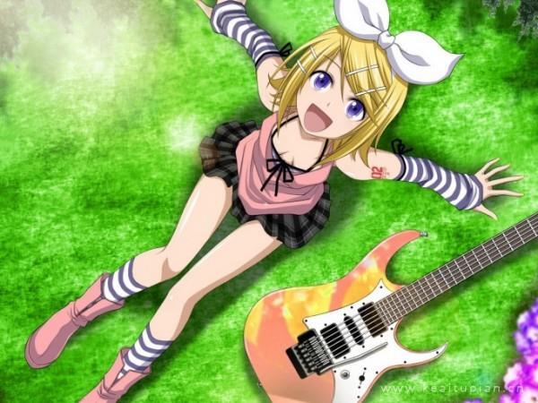 漂亮在二次元的动漫世界里，也有那么一群疯狂爱着吉他的人图片