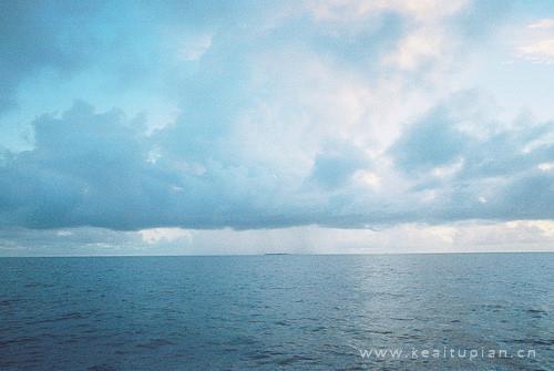 蔚蓝好看的天空高清风景壁纸图片
