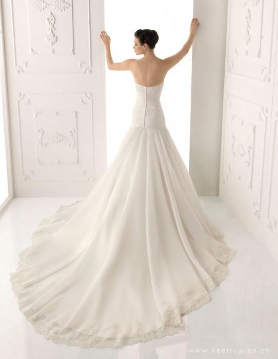 唯美婚纱是每一个女孩的梦想，穿上婚纱，幸福的一生图片