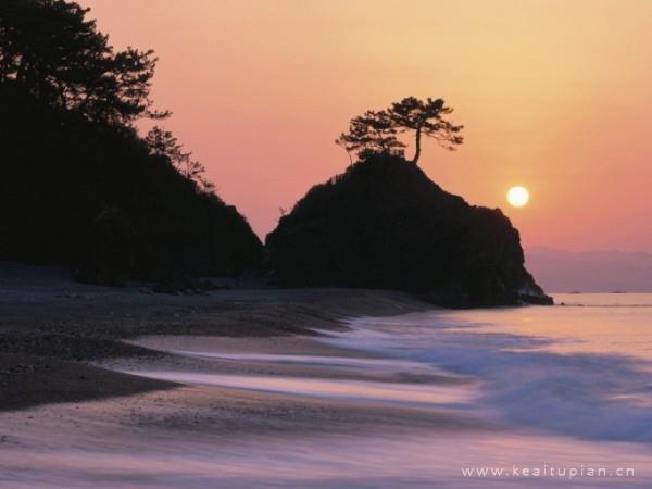 唯美黄昏午后，夕阳西下，夜空又要降临了。图片