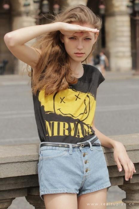 清纯养眼的欧美靓丽女生高清手机壁纸图片