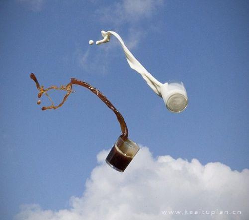 扔到空中的水杯划出好看的弧线唯美壁纸图片