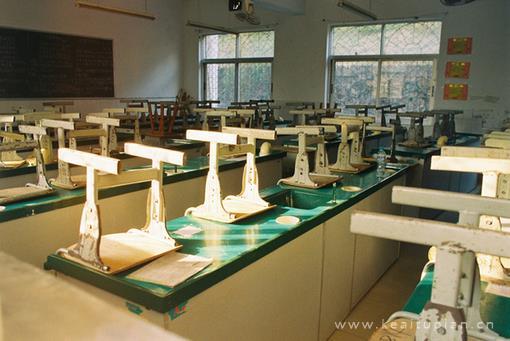 超美今天再一次回到了生活多年的校园里图片