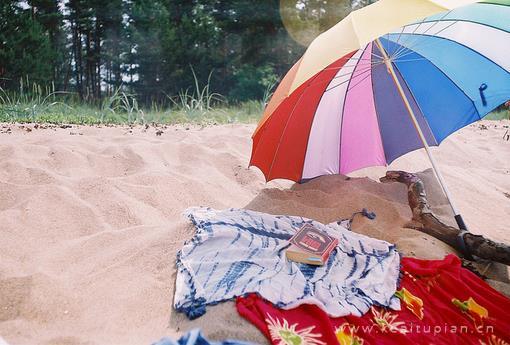 一把雨伞传递给你创造爱情图片