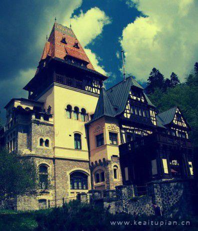 好看的高大尚的房子总能给人一种仰望图片