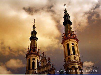 好看的高大尚的房子总能给人一种仰望图片