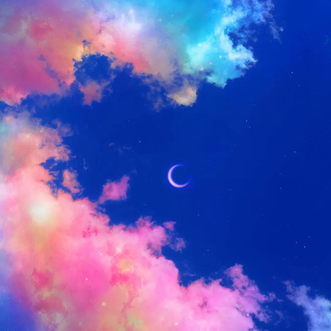 蓝色夜空彩色云朵梦幻唯美壁纸图片