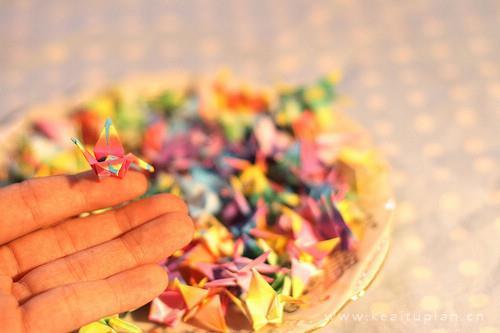 唯美手拉手心连心一起做千纸鹤图片