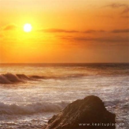 在海边看日出的超美风景壁纸图片