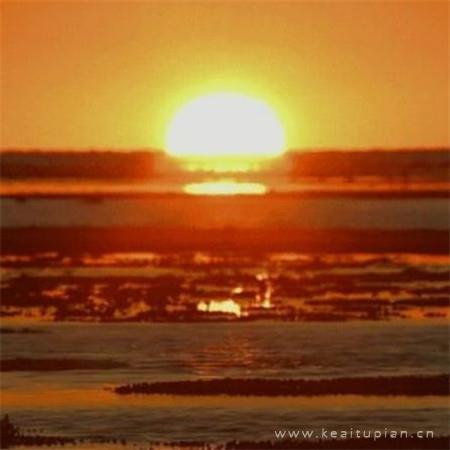 在海边看日出的超美风景壁纸图片