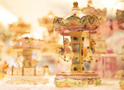 坐着旋转木马去远方图片