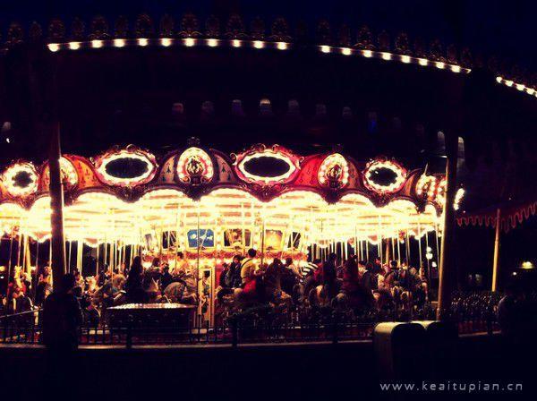 最新旋转木马有双带我去远方的翅膀图片