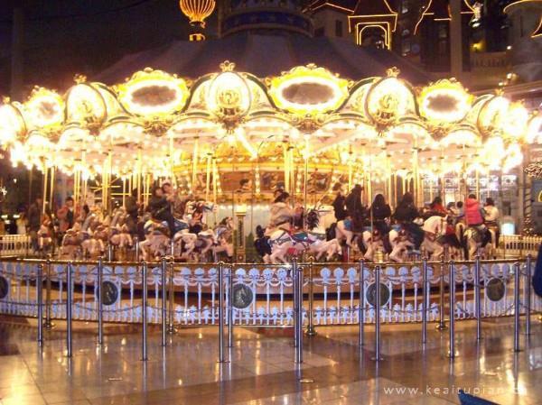 最新旋转木马带我遨游世界图片