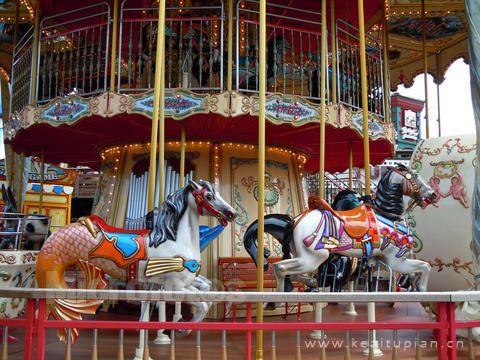 最新旋转木马带我遨游世界图片