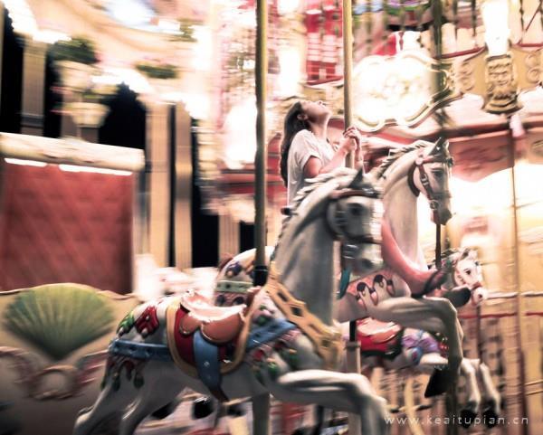 最新旋转木马带我遨游世界图片