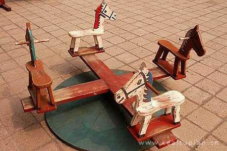 超美人离人去旋转木马依然在旋转图片