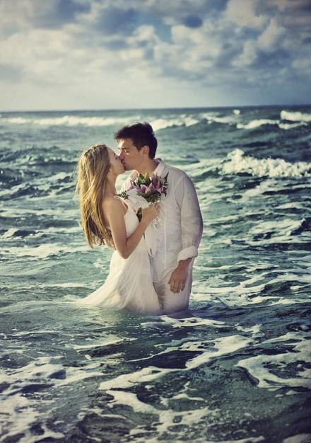 浪漫至极的国外情侣结婚现场唯美壁纸图片