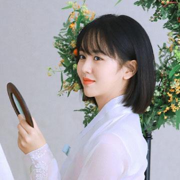 回眸一笑的唯美女生高清头像图片